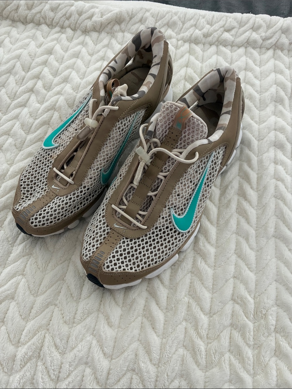 Nike Tan and Teal Camo Slip-On Shoe